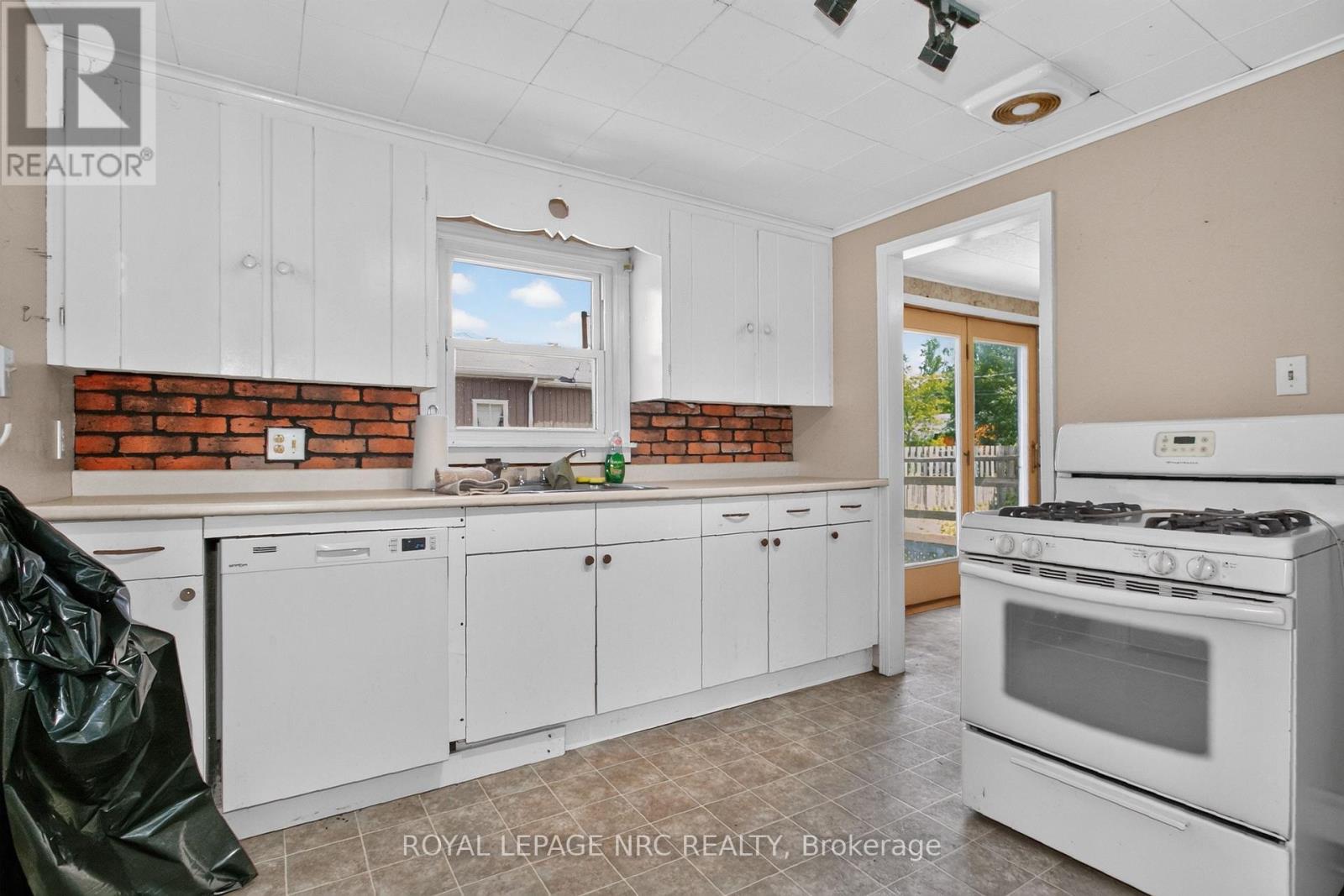 2964 HYMAN AVENUE - 12