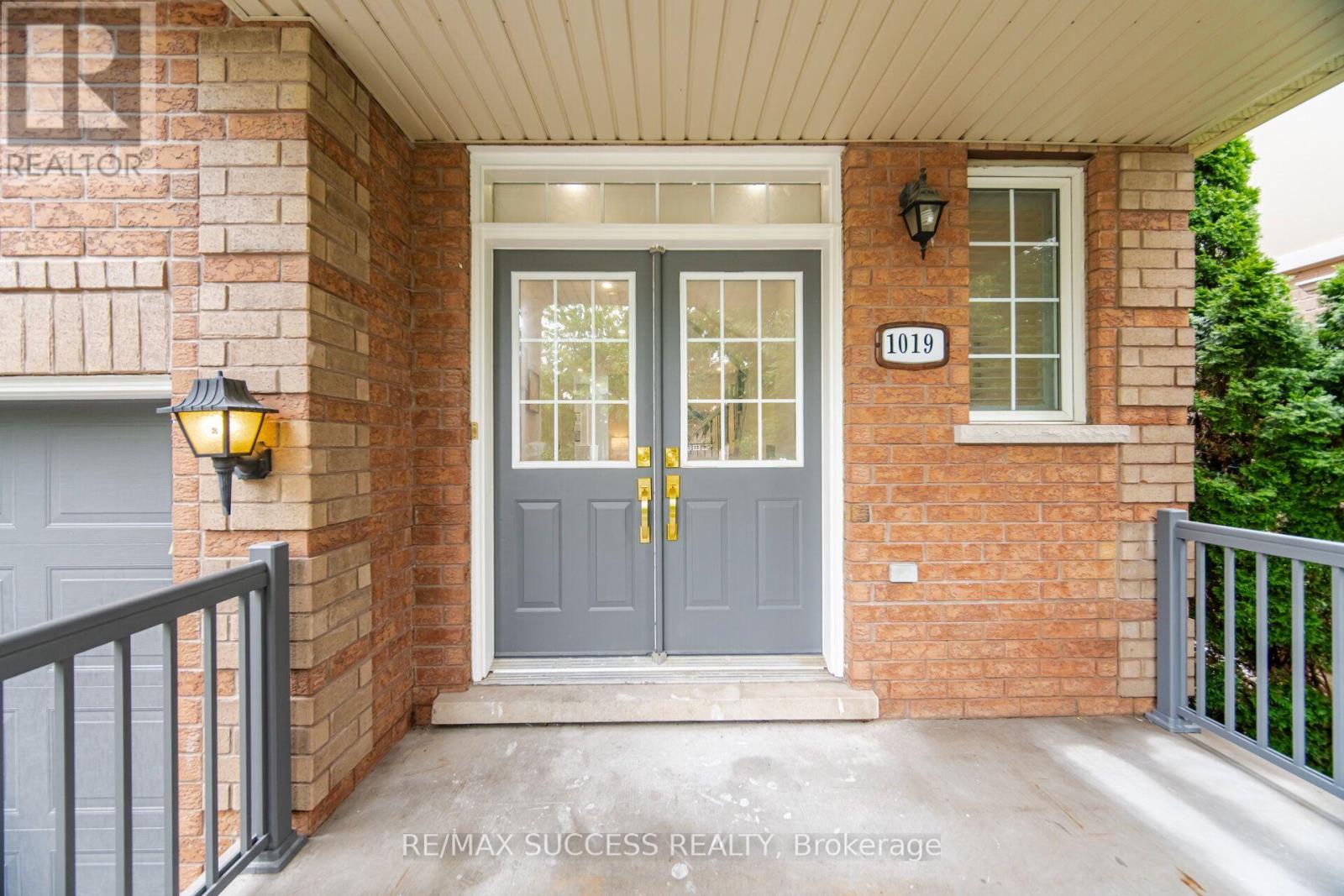 1019 DONNELLY STREET - 2