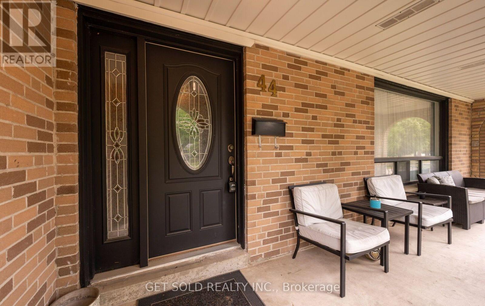 44 MANCROFT CRESCENT - 3