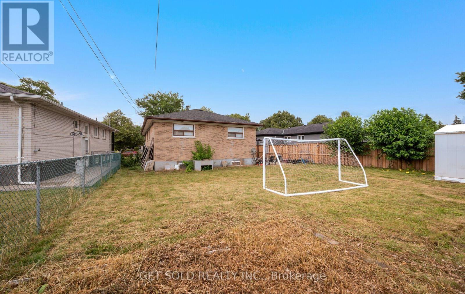 44 MANCROFT CRESCENT - 39