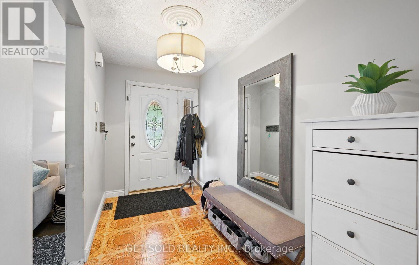44 MANCROFT CRESCENT - 4