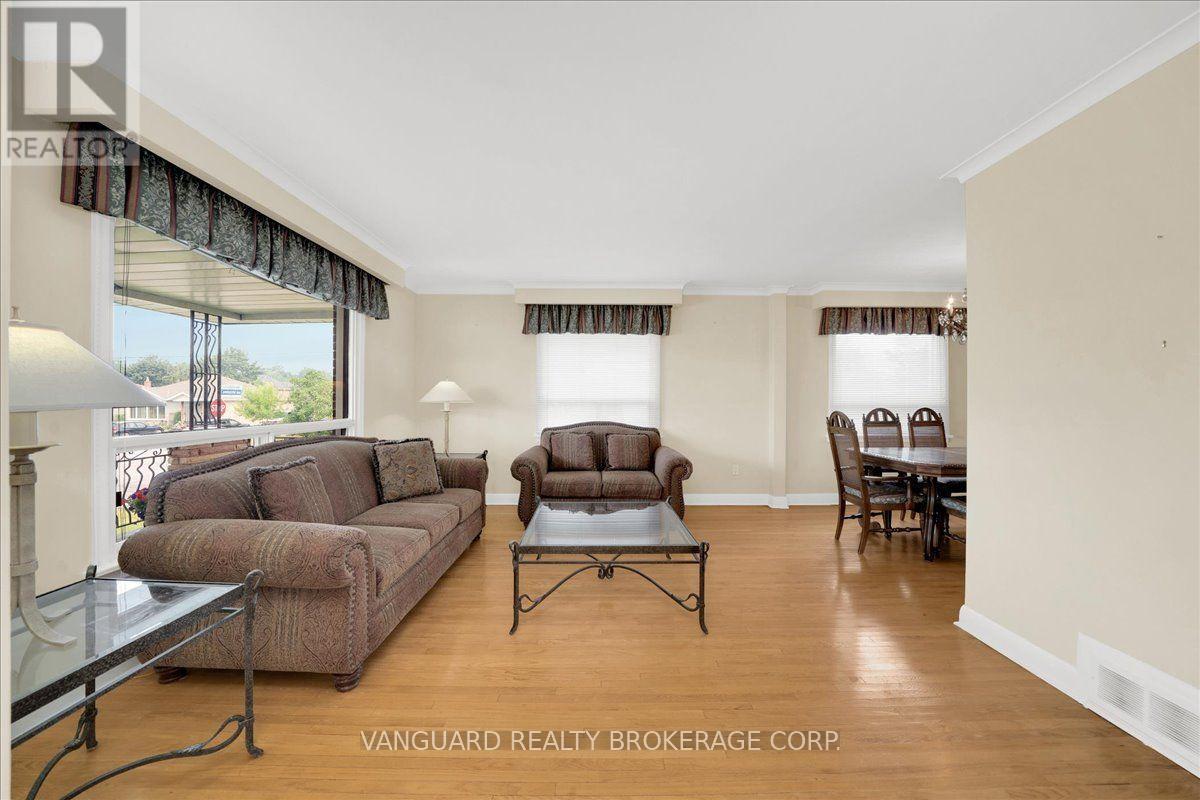 39 CAMBORNE AVENUE - 13