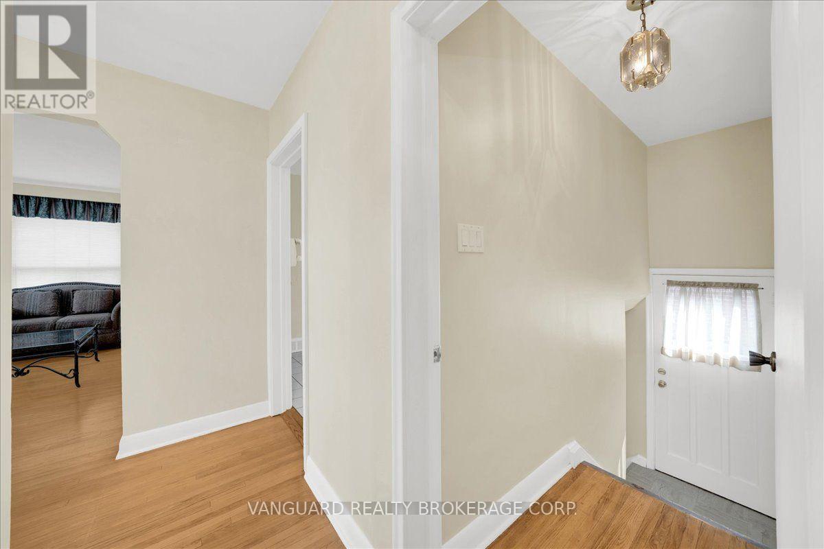 39 CAMBORNE AVENUE - 25