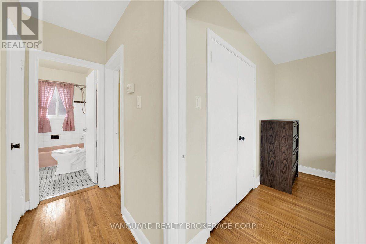 39 CAMBORNE AVENUE - 26