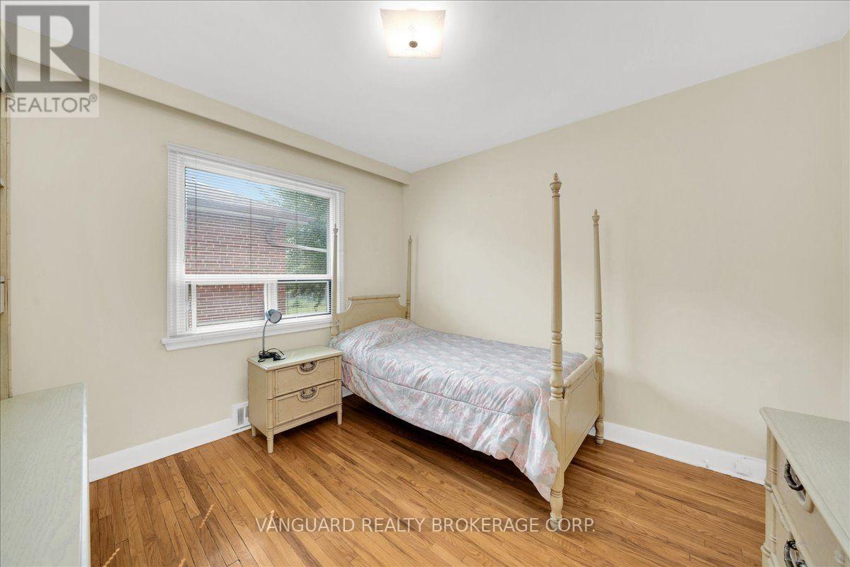 39 CAMBORNE AVENUE - 30