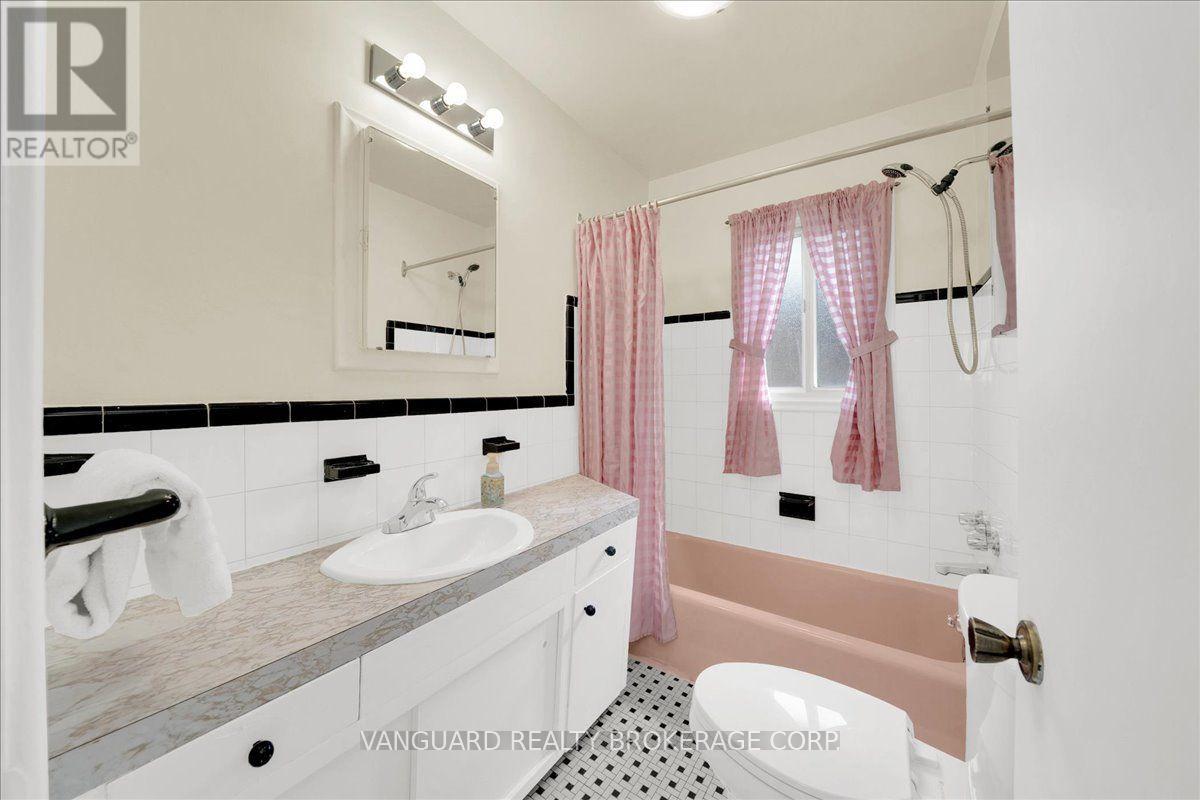 39 CAMBORNE AVENUE - 31