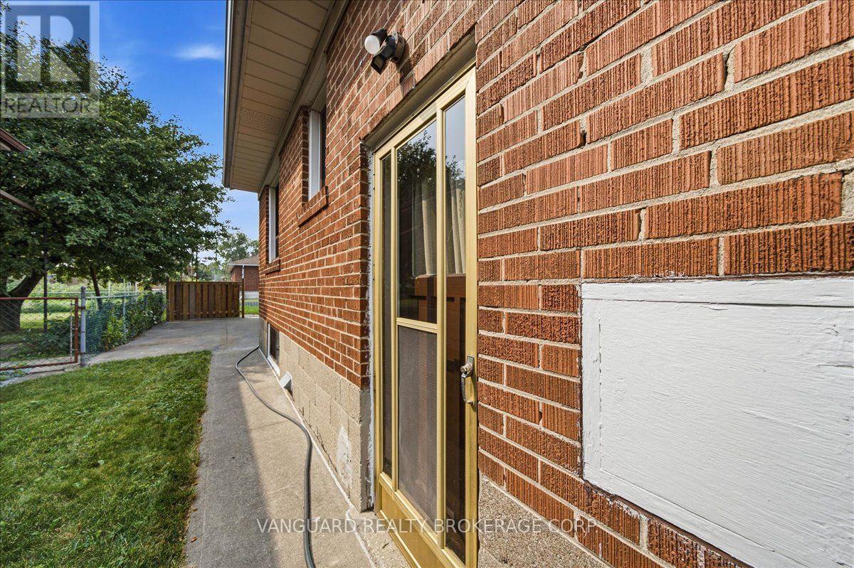 39 CAMBORNE AVENUE - 44