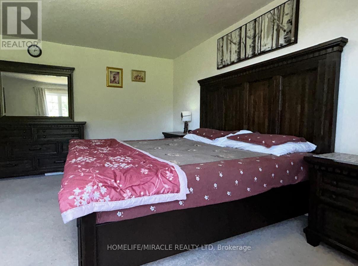185 THORNBUSH BOULEVARD - Image 29
