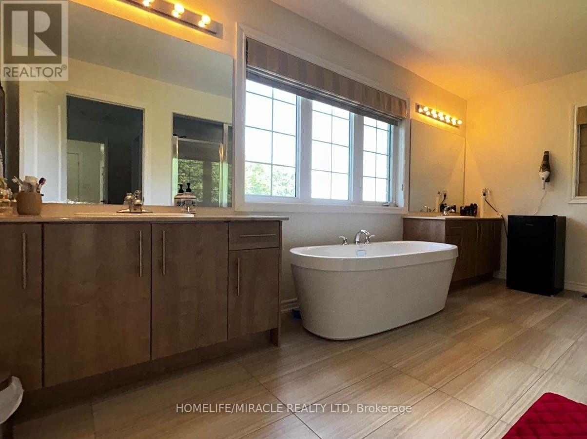 185 THORNBUSH BOULEVARD - Image 32