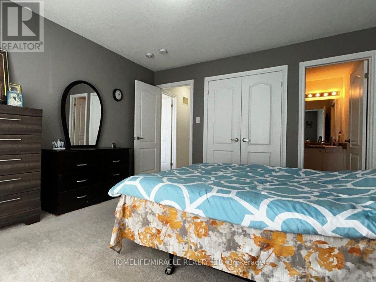185 THORNBUSH BOULEVARD - Image 36