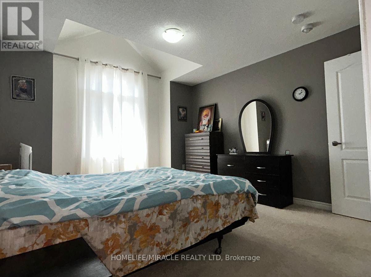 185 THORNBUSH BOULEVARD - Image 37