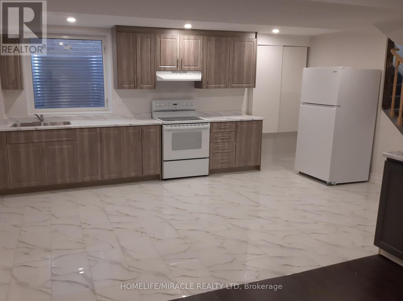 185 THORNBUSH BOULEVARD - Image 47