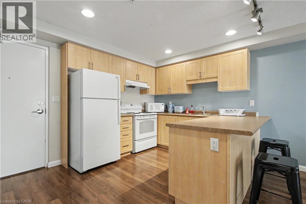 96 UNIVERSITY Avenue W - 16
