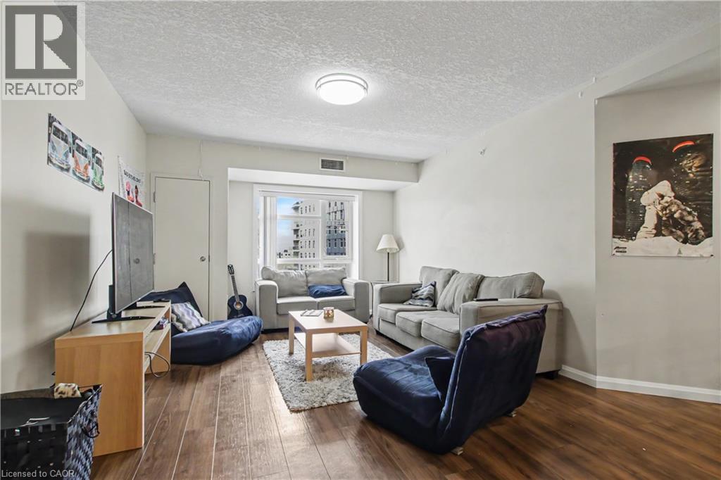 96 UNIVERSITY Avenue W - 20