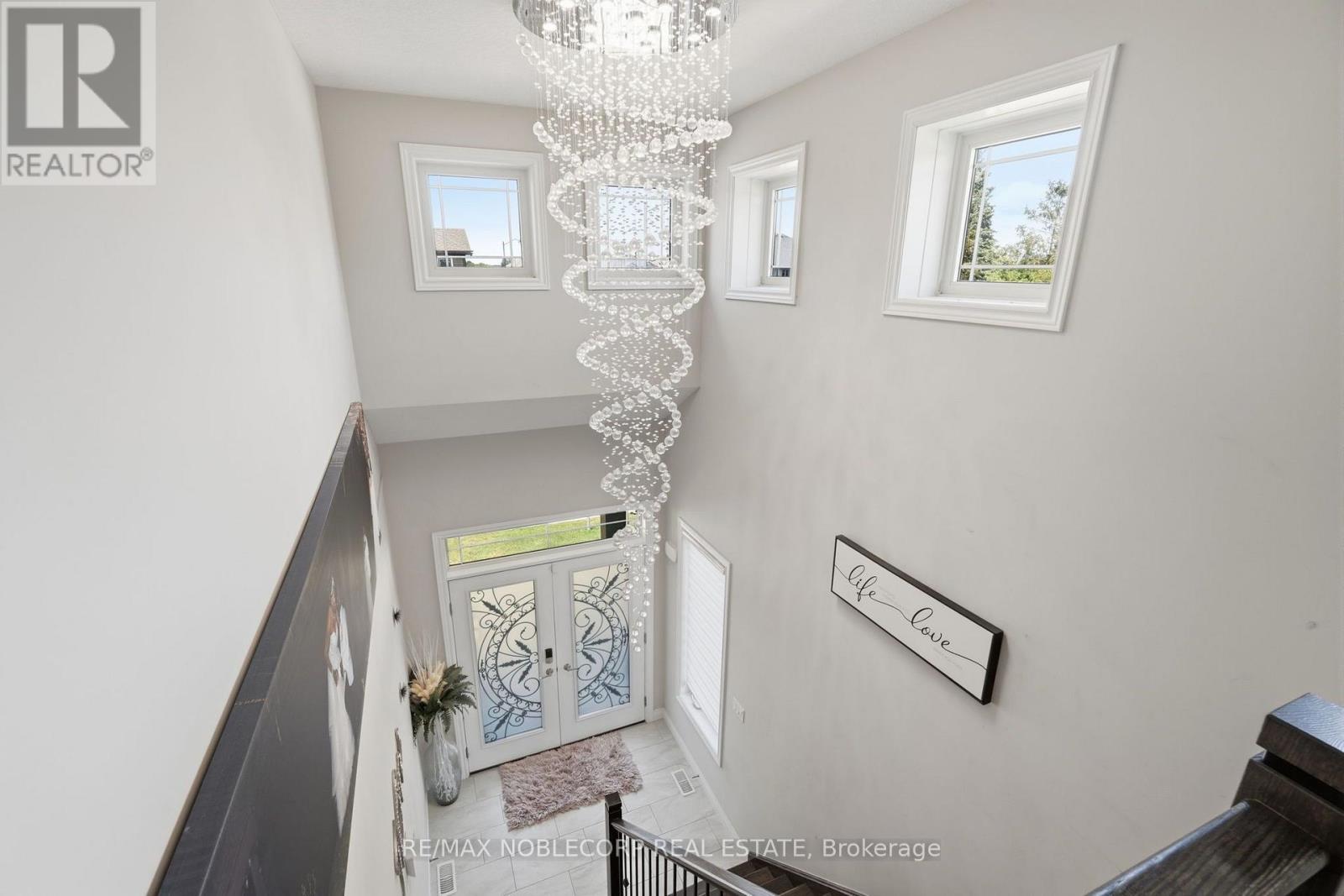 2 SPARROW CRESCENT - 17