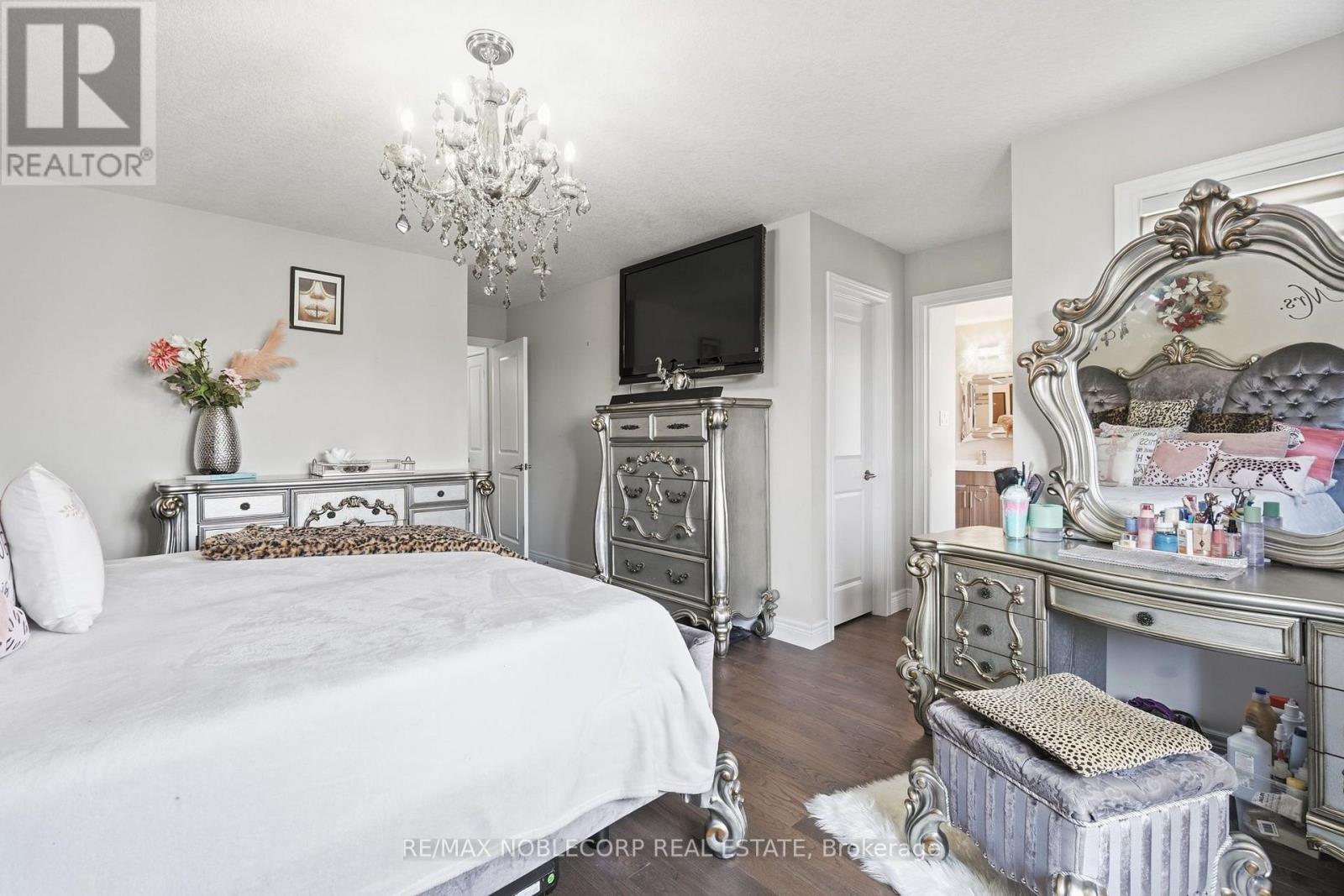 2 SPARROW CRESCENT - 19