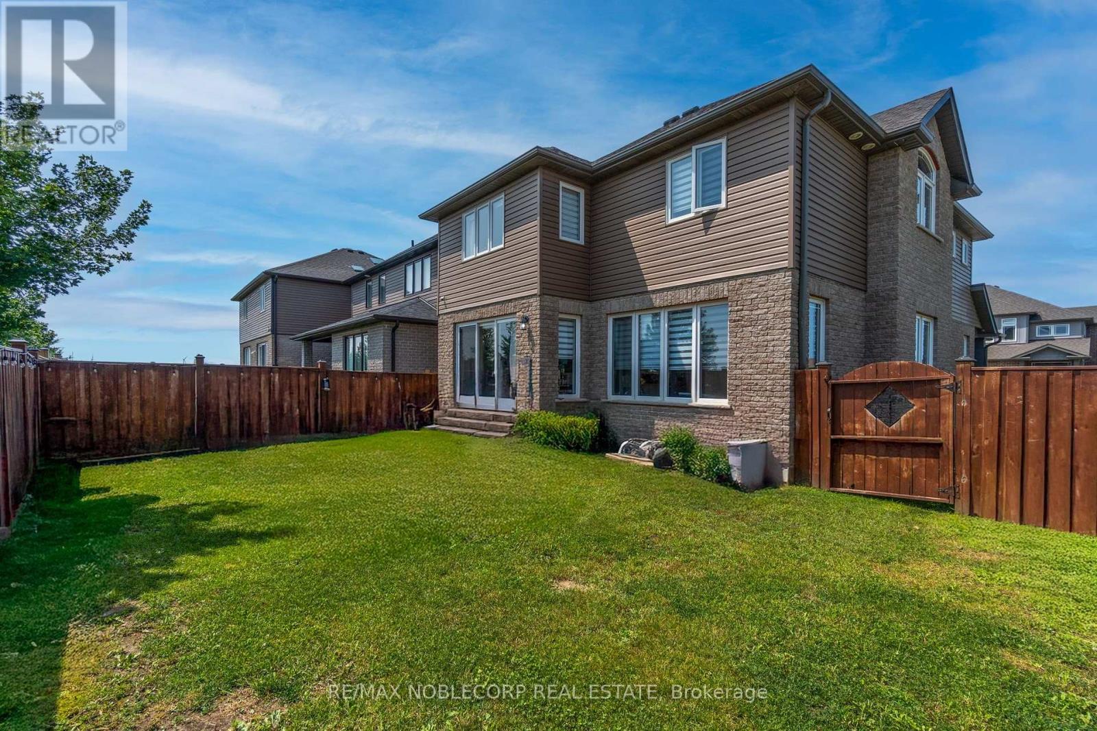 2 SPARROW CRESCENT - 25