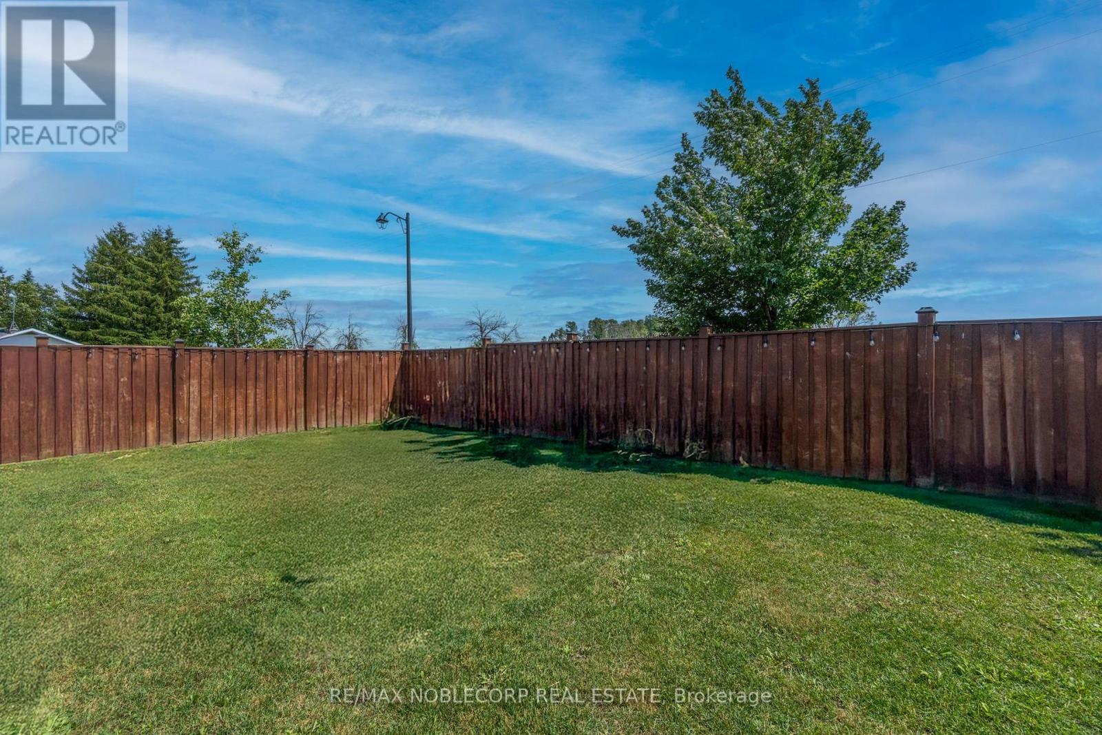 2 SPARROW CRESCENT - 26