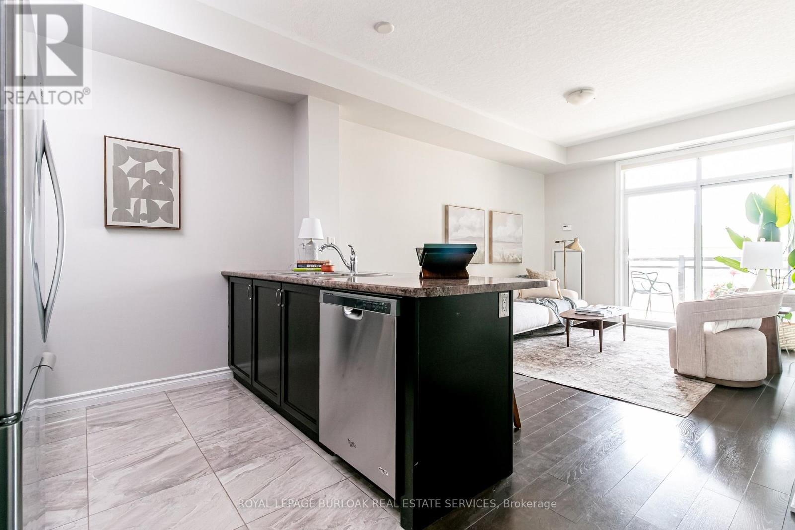 #221 35 SOUTHSHORE CRESCENT - 9