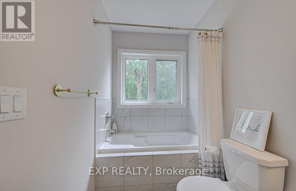 #1302 585 COLBORNE STREET E - 32