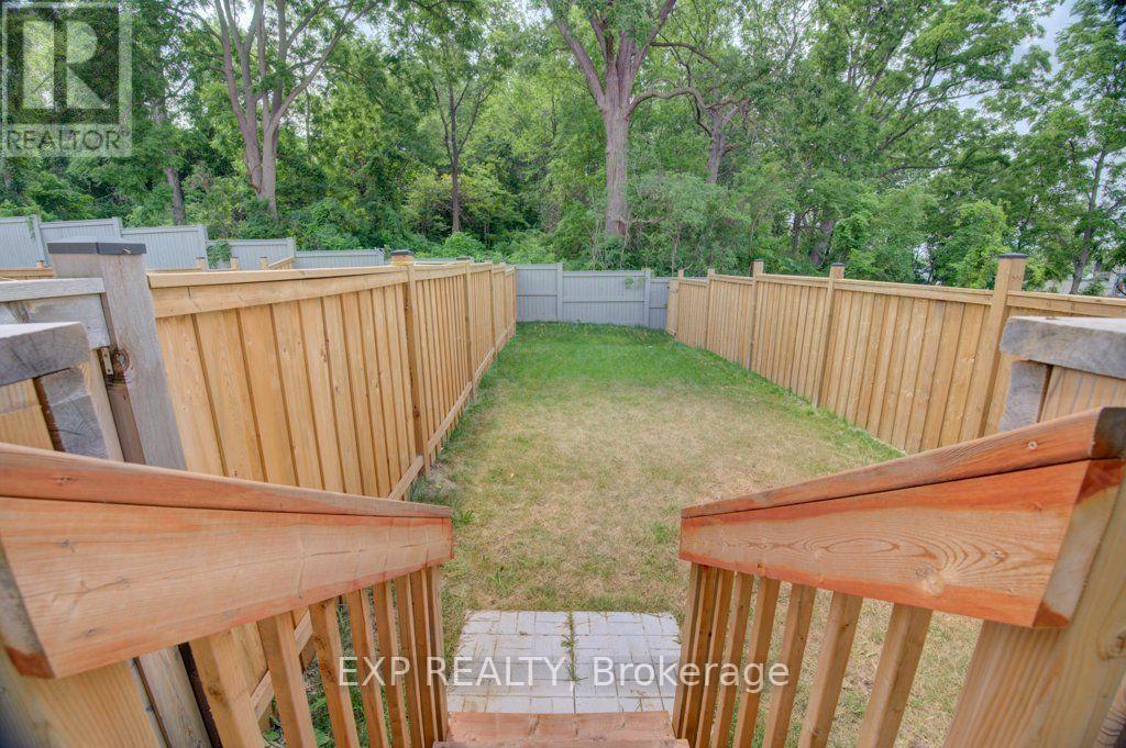 #1302 585 COLBORNE STREET E - 33