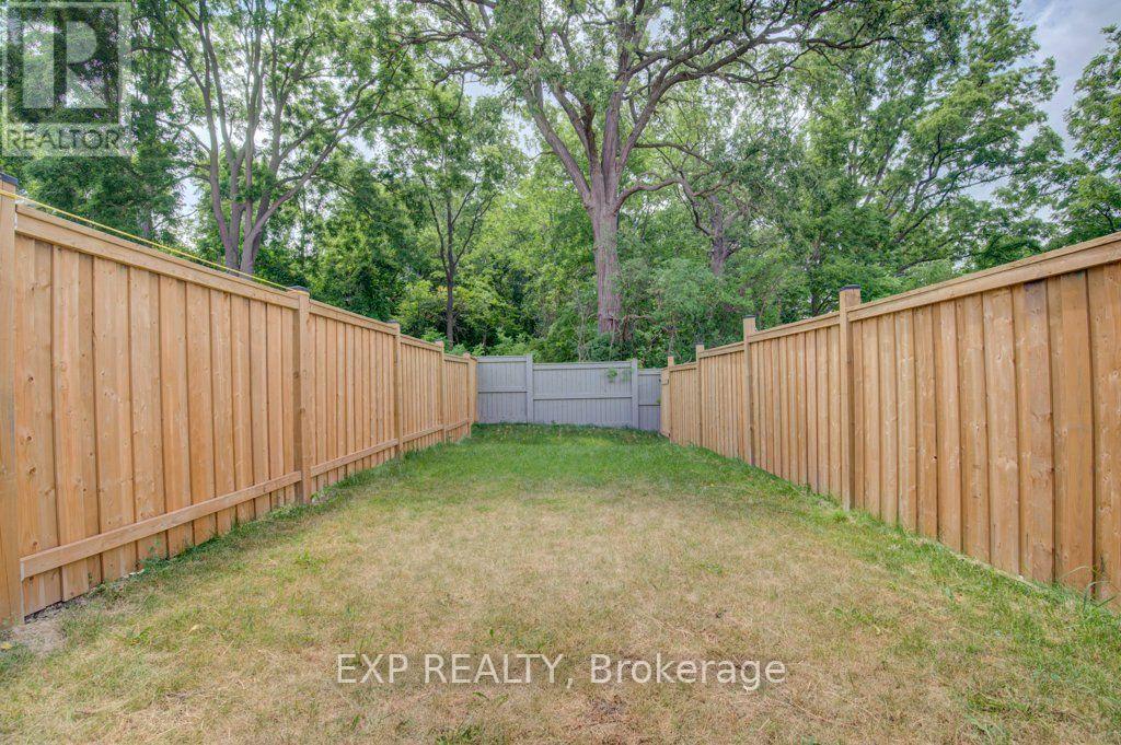 #1302 585 COLBORNE STREET E - 34