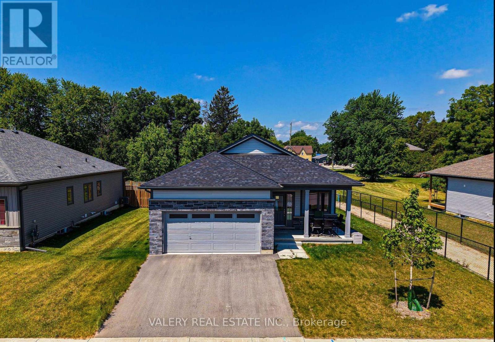 142 ELLEN STREET - 1