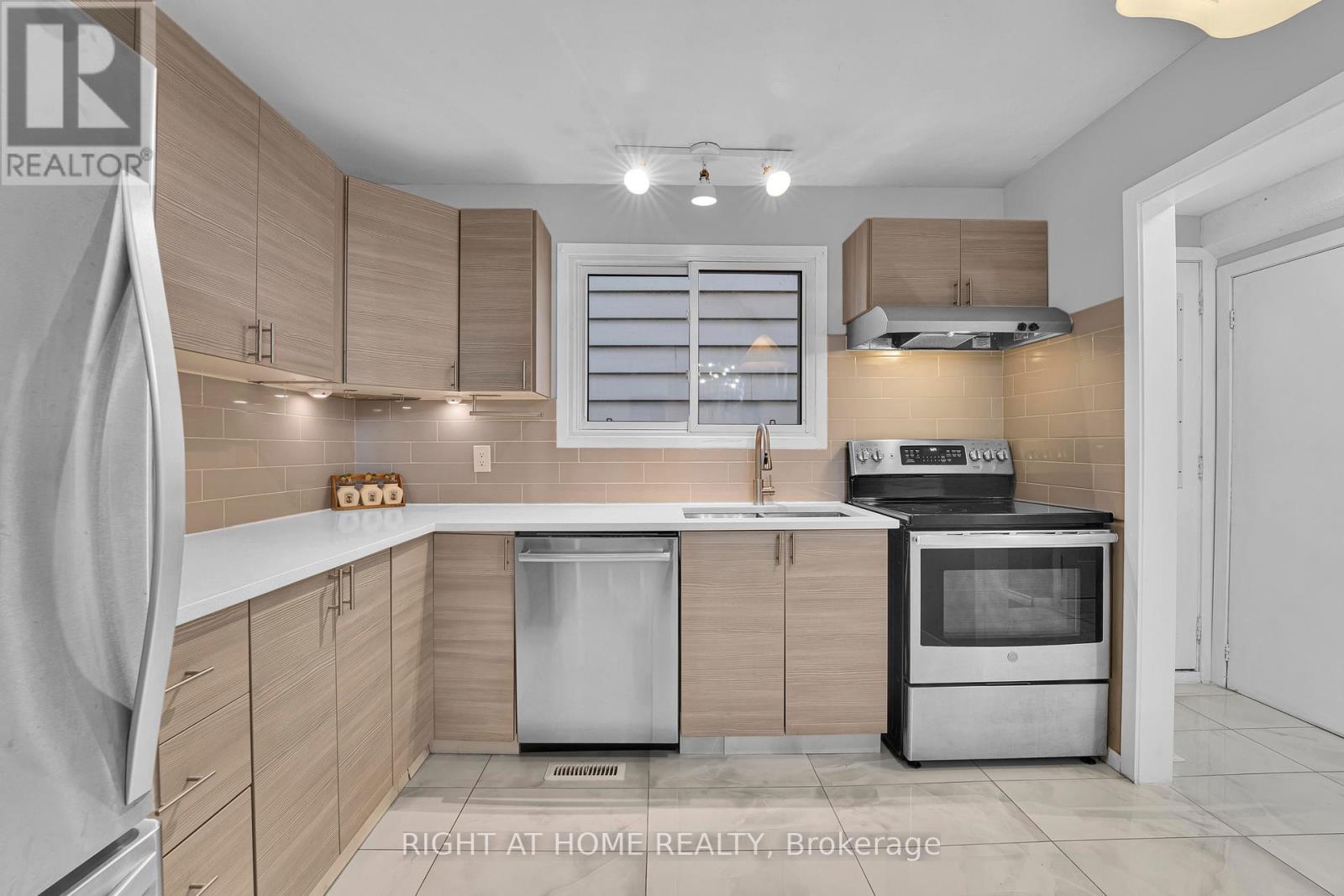 37 TRAFFORD LANE - 8