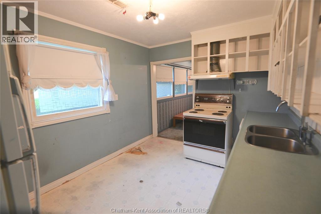 24 LISGAR STREET - 10