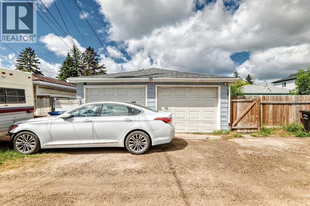 2016 46 Street SE - 44