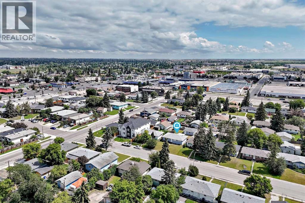 2016 46 Street SE - 48