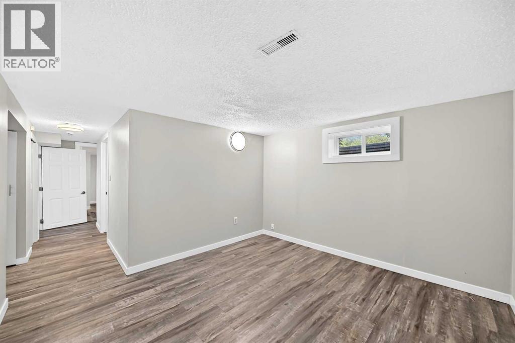 2016 46 Street SE - 33