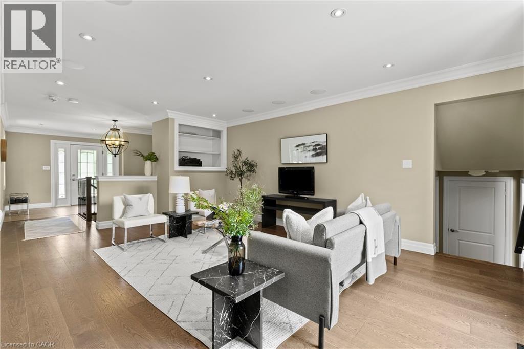 404 HAMILTON Drive - 8
