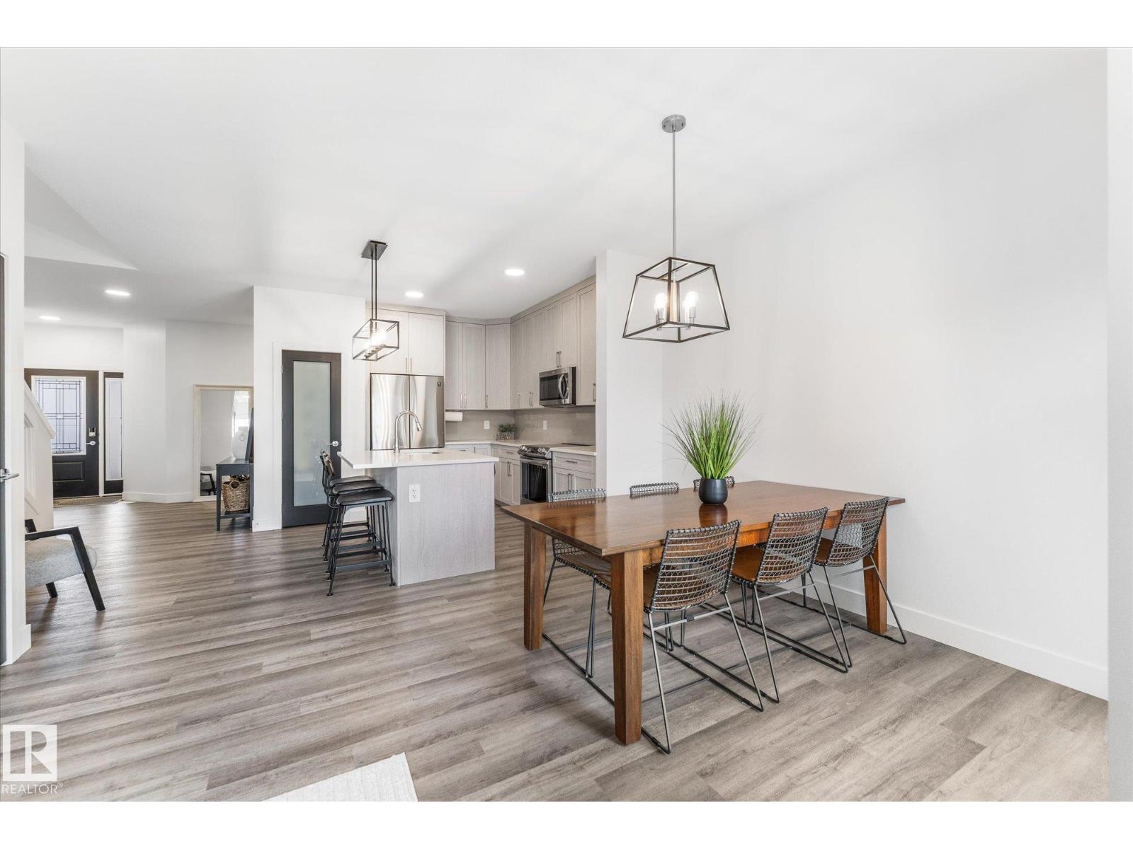 72 SPRUCE GARDENS CR - 10