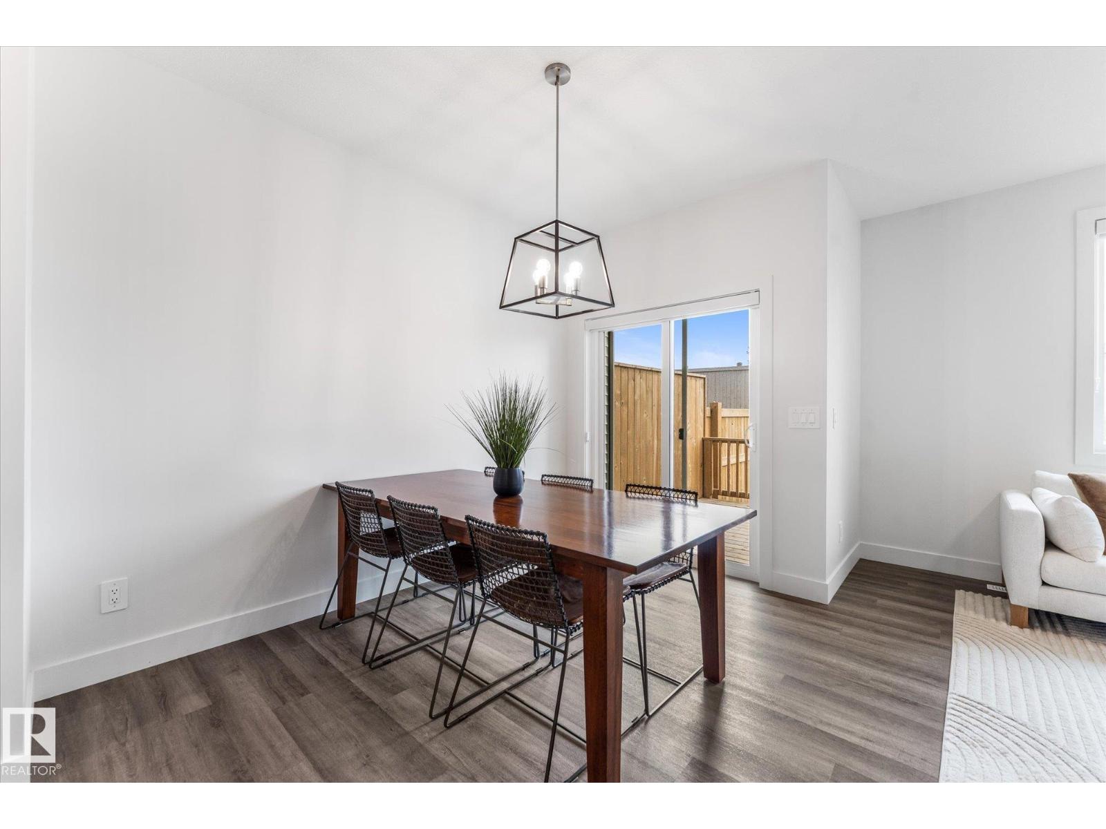 72 SPRUCE GARDENS CR - 12