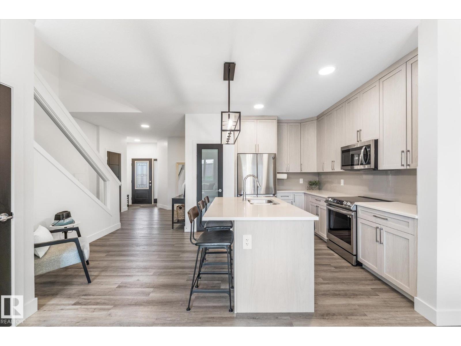 72 SPRUCE GARDENS CR - 14