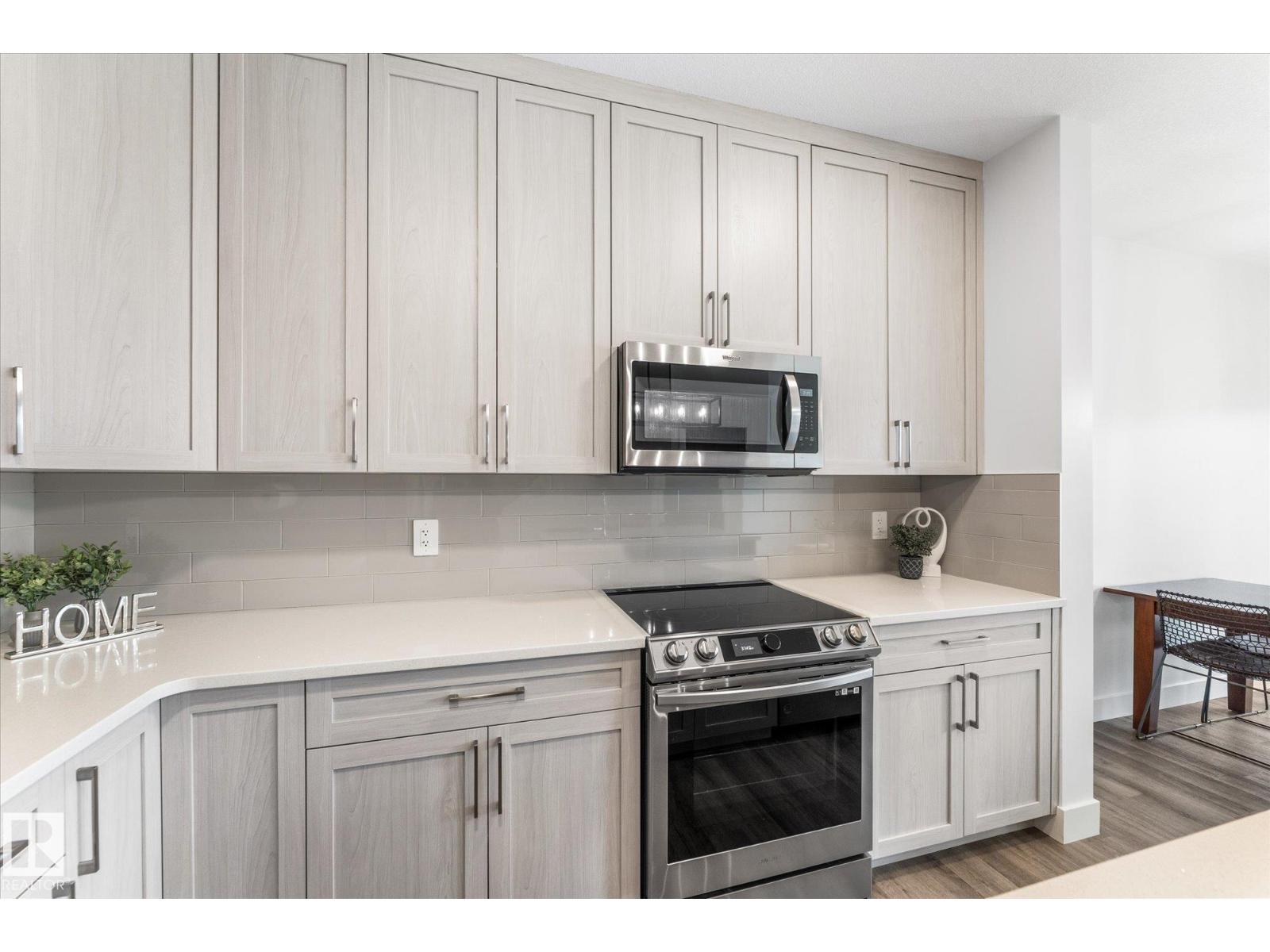 72 SPRUCE GARDENS CR - 17