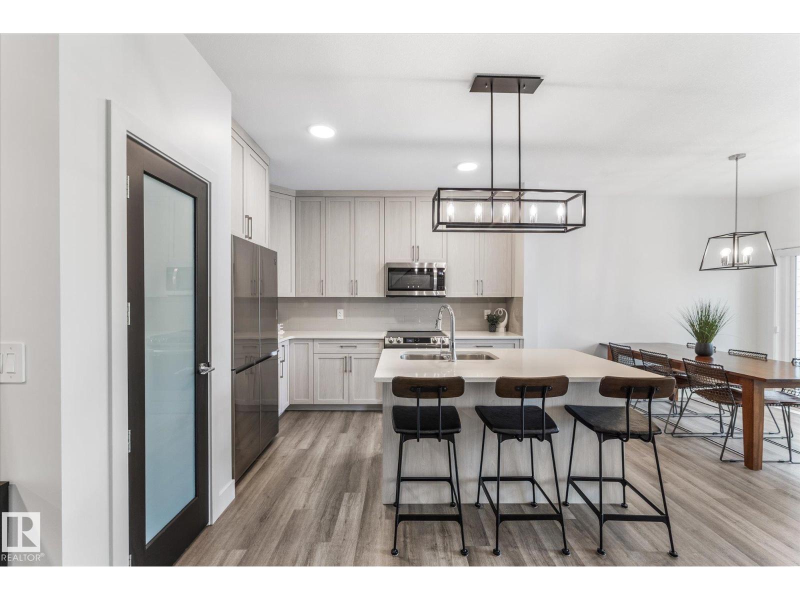 72 SPRUCE GARDENS CR - 18