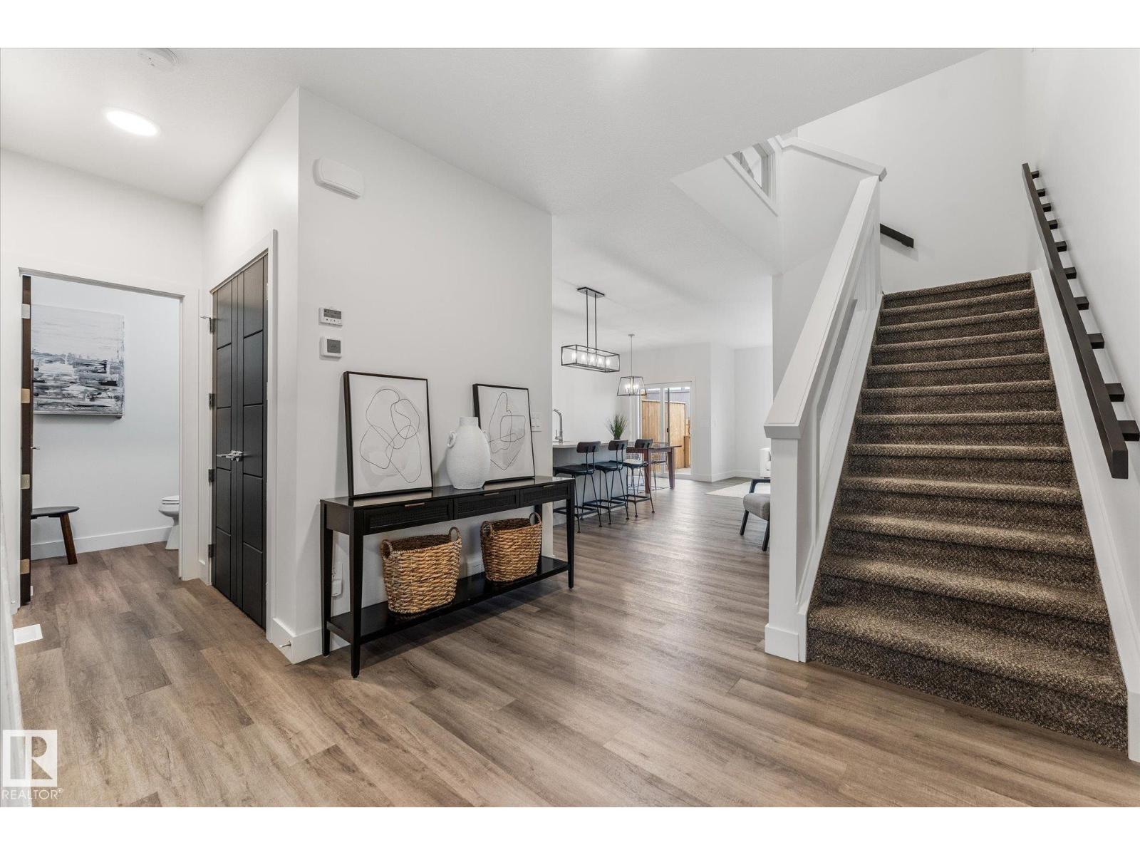 72 SPRUCE GARDENS CR - 20