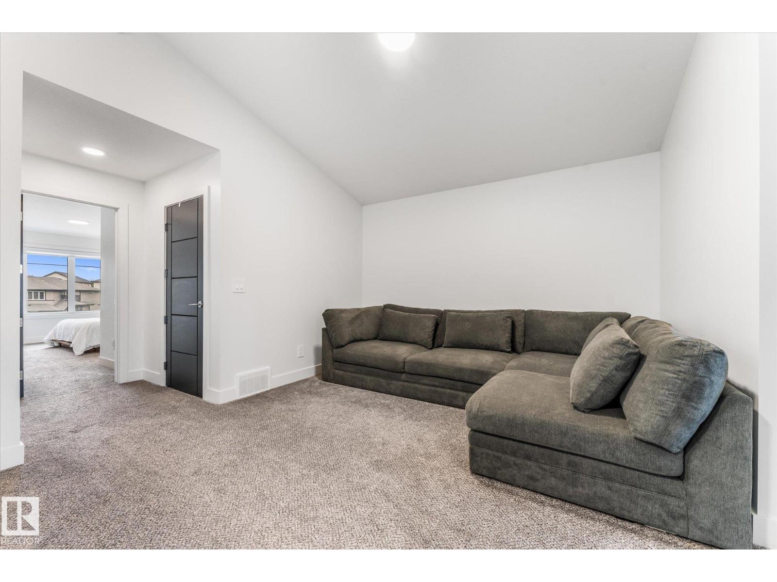 72 SPRUCE GARDENS CR - 21