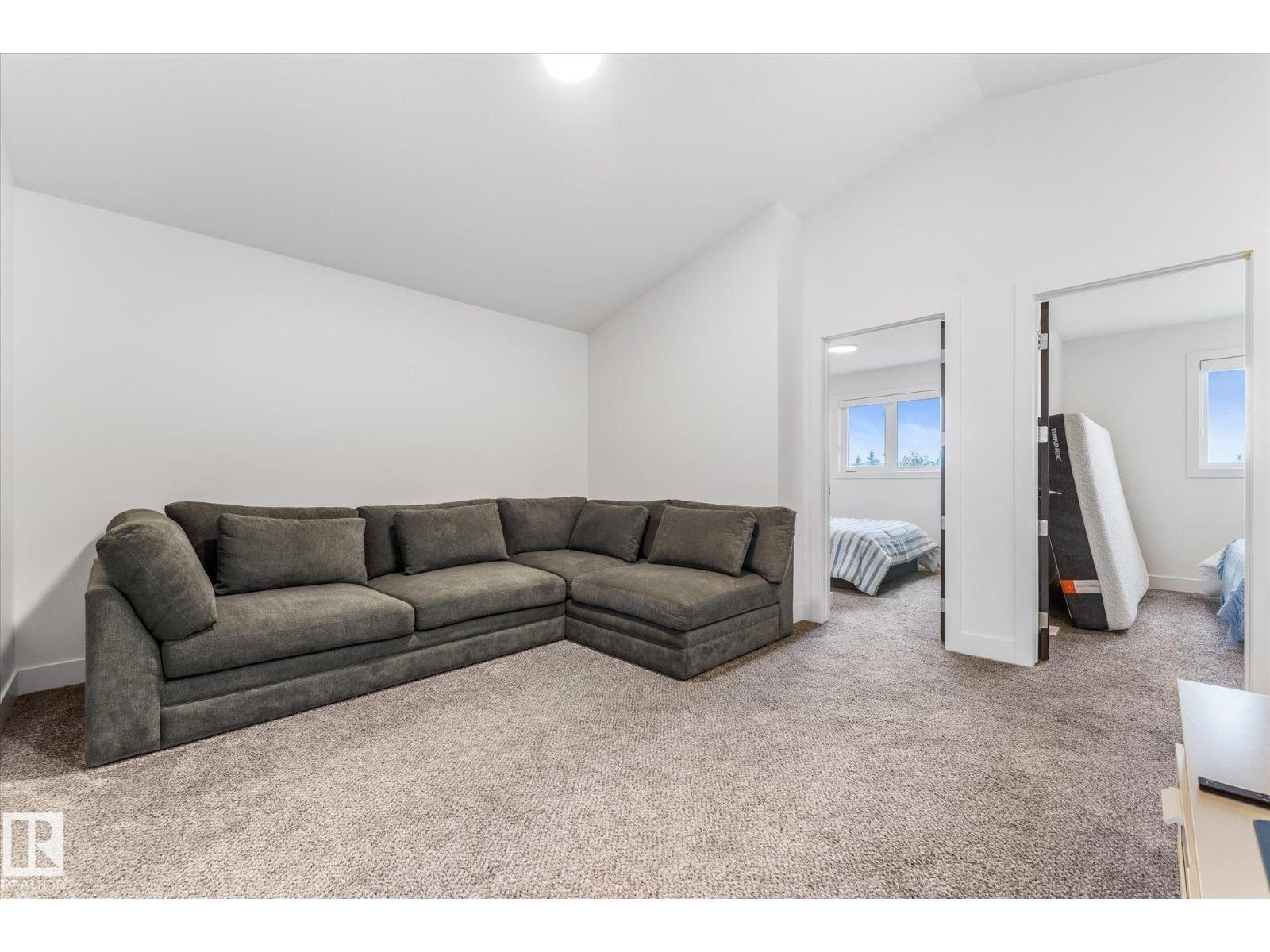 72 SPRUCE GARDENS CR - 22