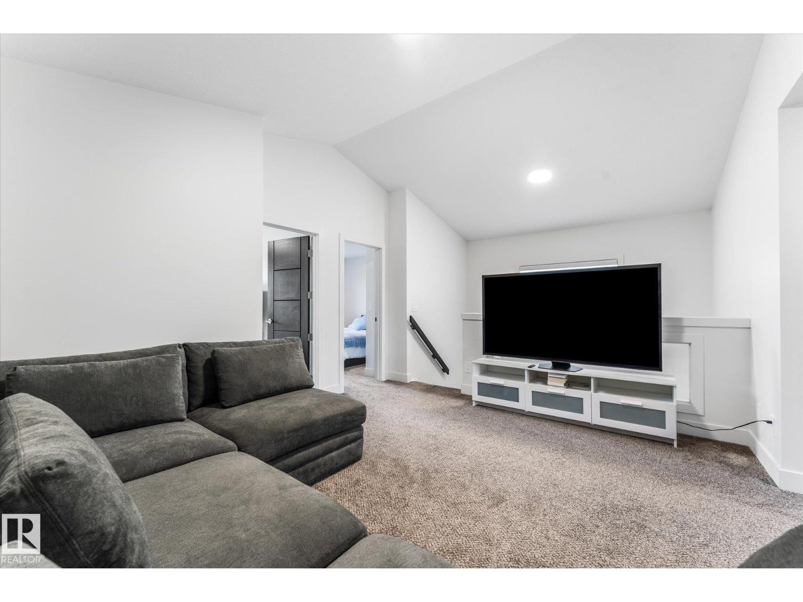 72 SPRUCE GARDENS CR - 23
