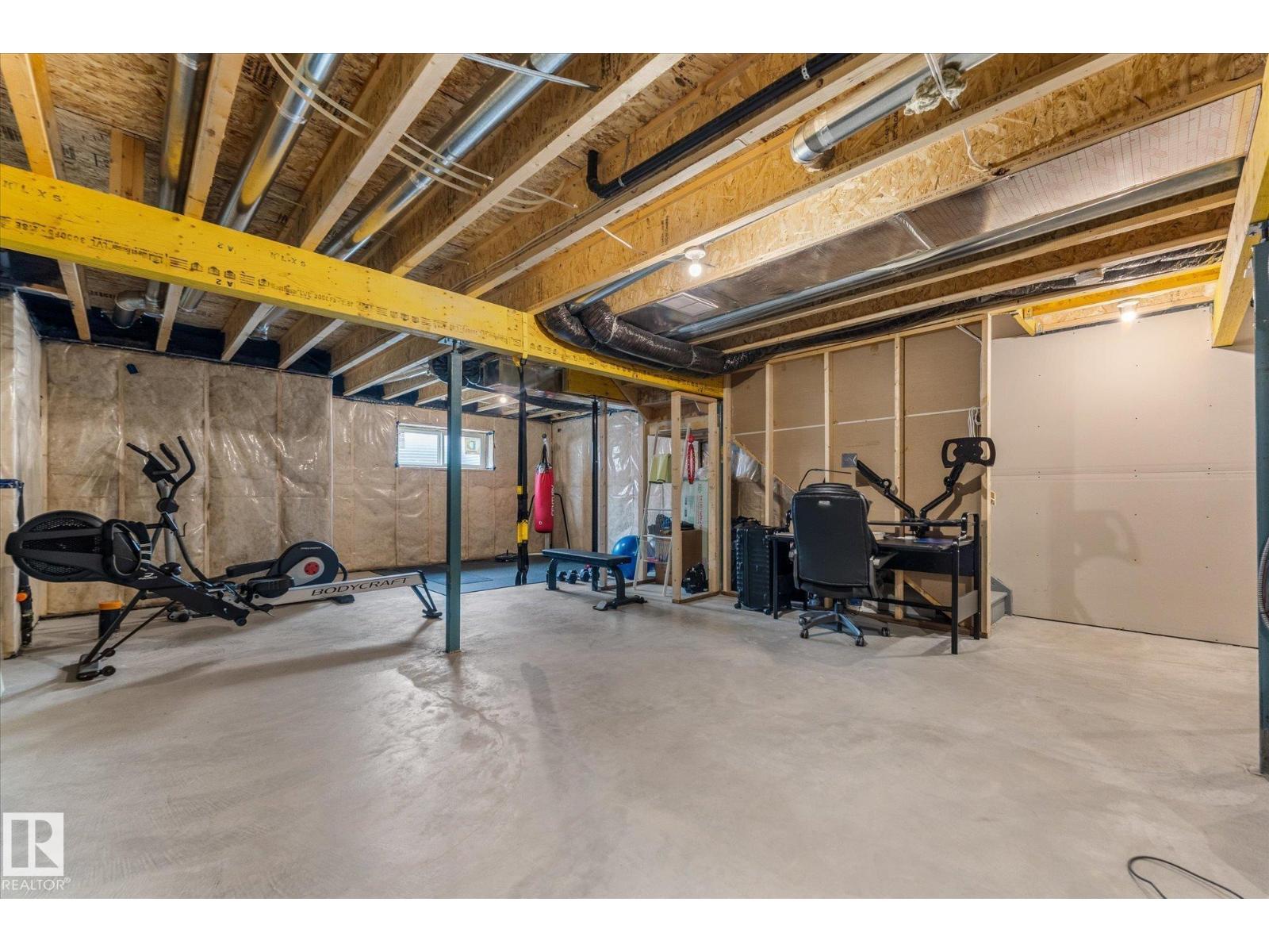 72 SPRUCE GARDENS CR - 39