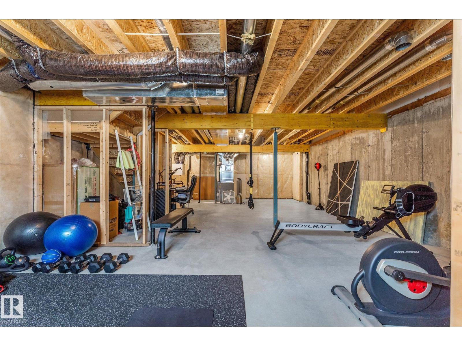 72 SPRUCE GARDENS CR - 40
