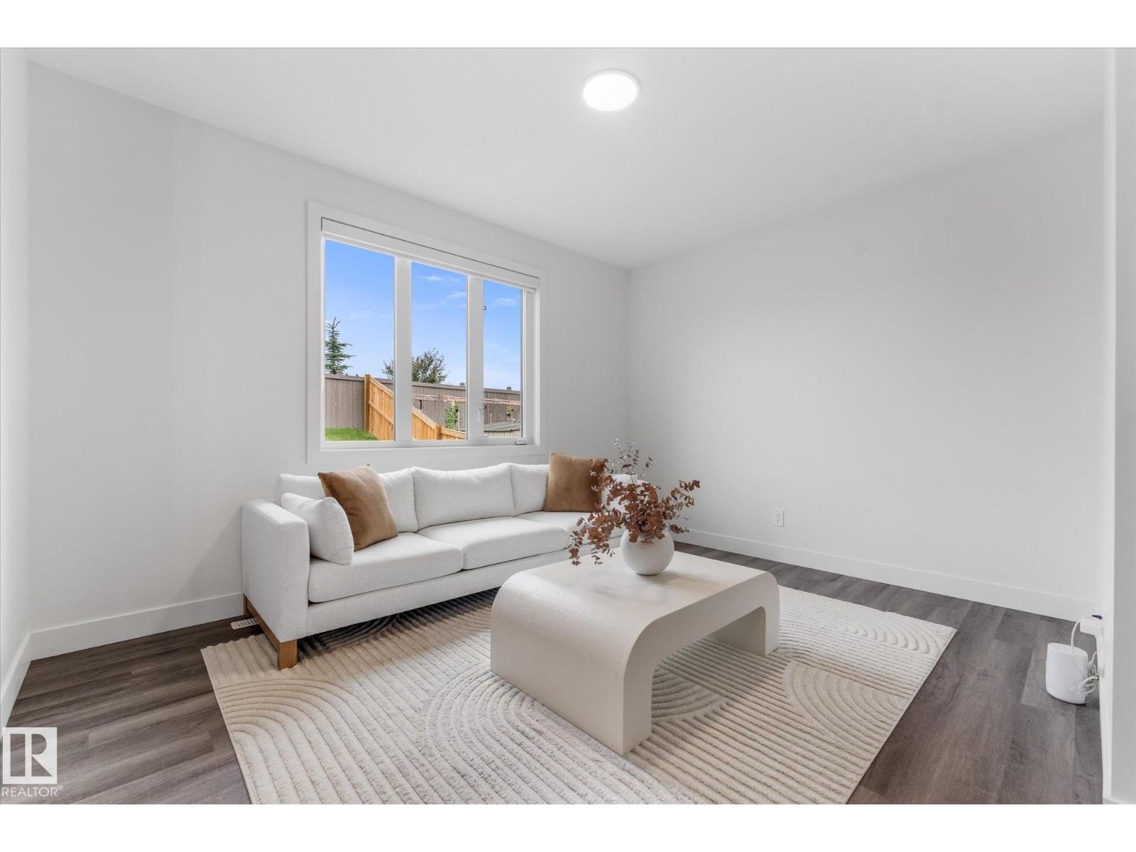72 SPRUCE GARDENS CR - 8