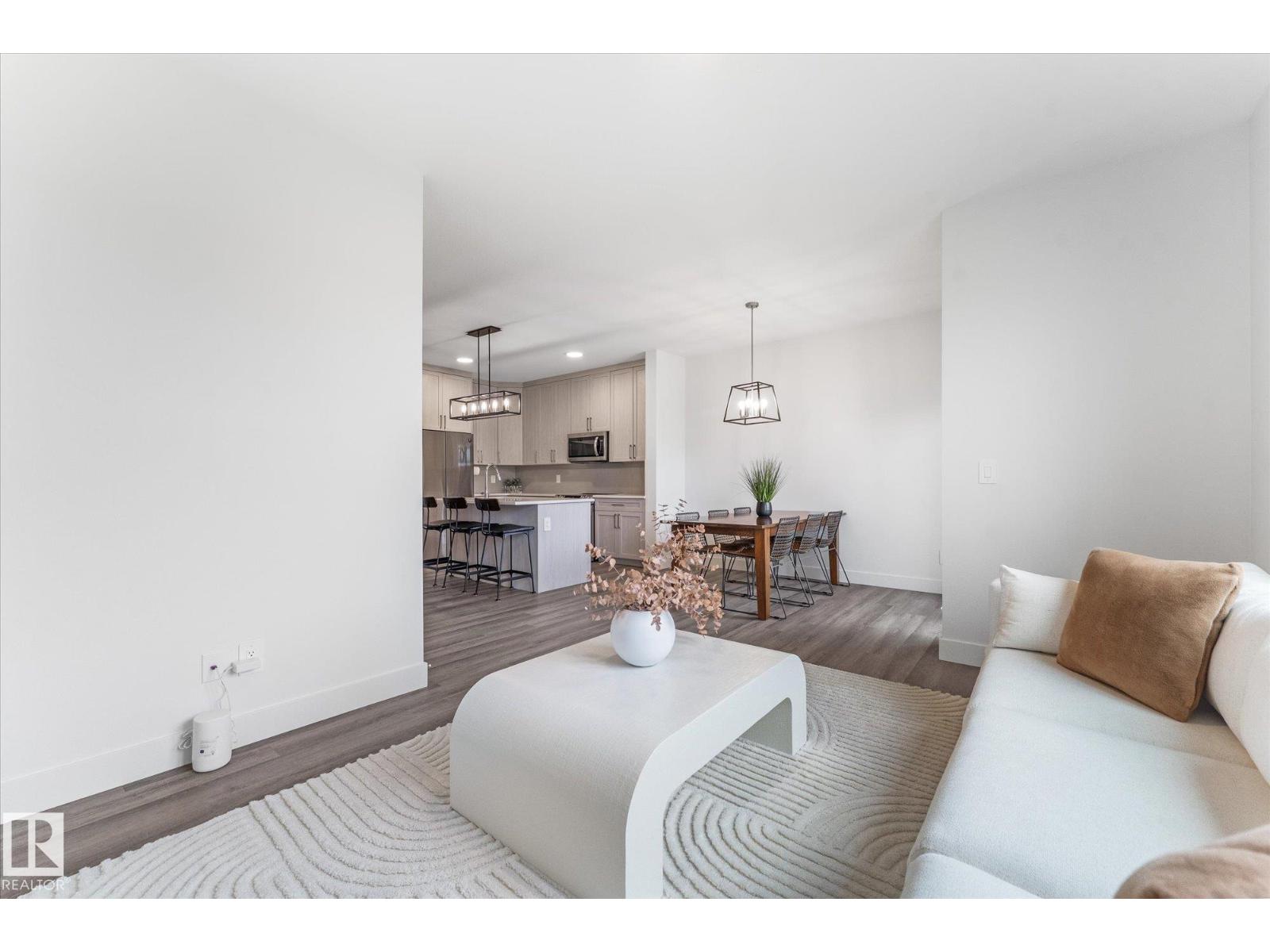 72 SPRUCE GARDENS CR - 9