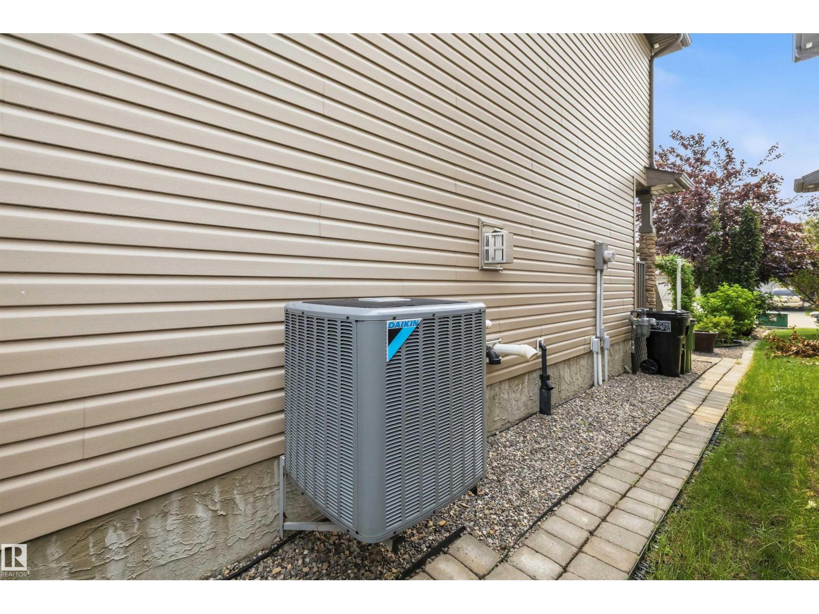 17332 6 AV SW - 45