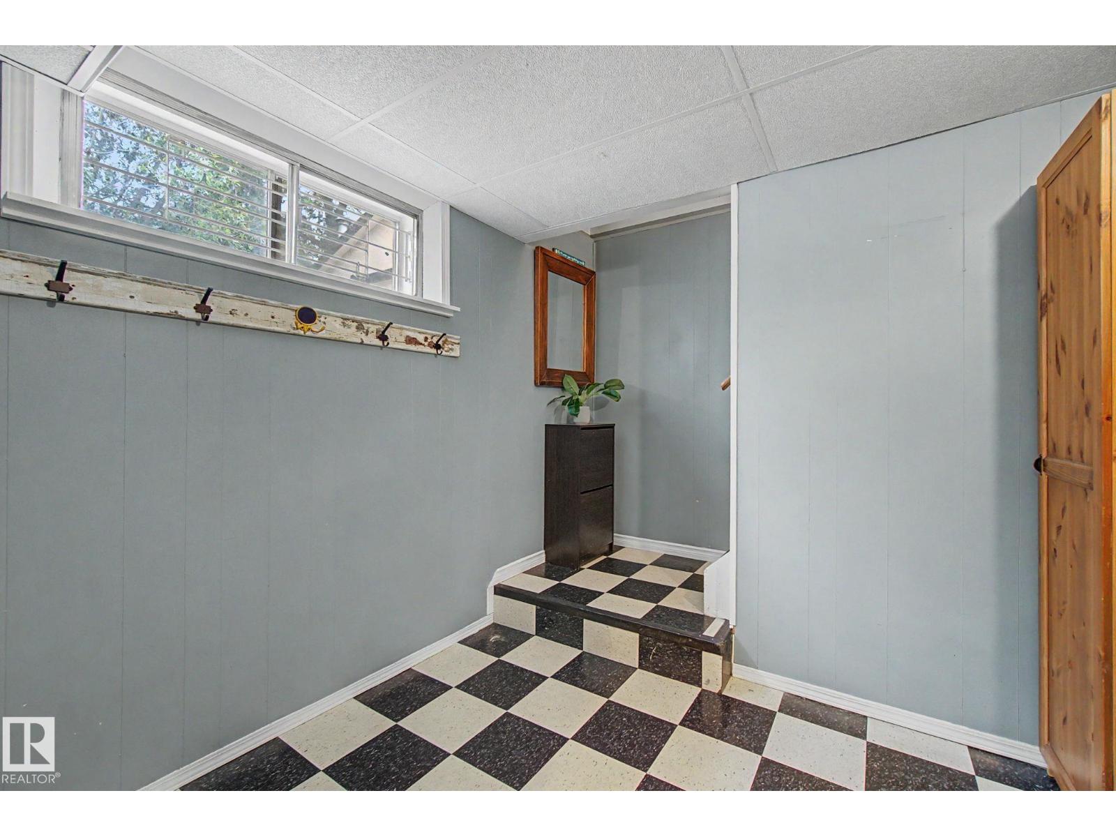 7712 159 ST NW - 18