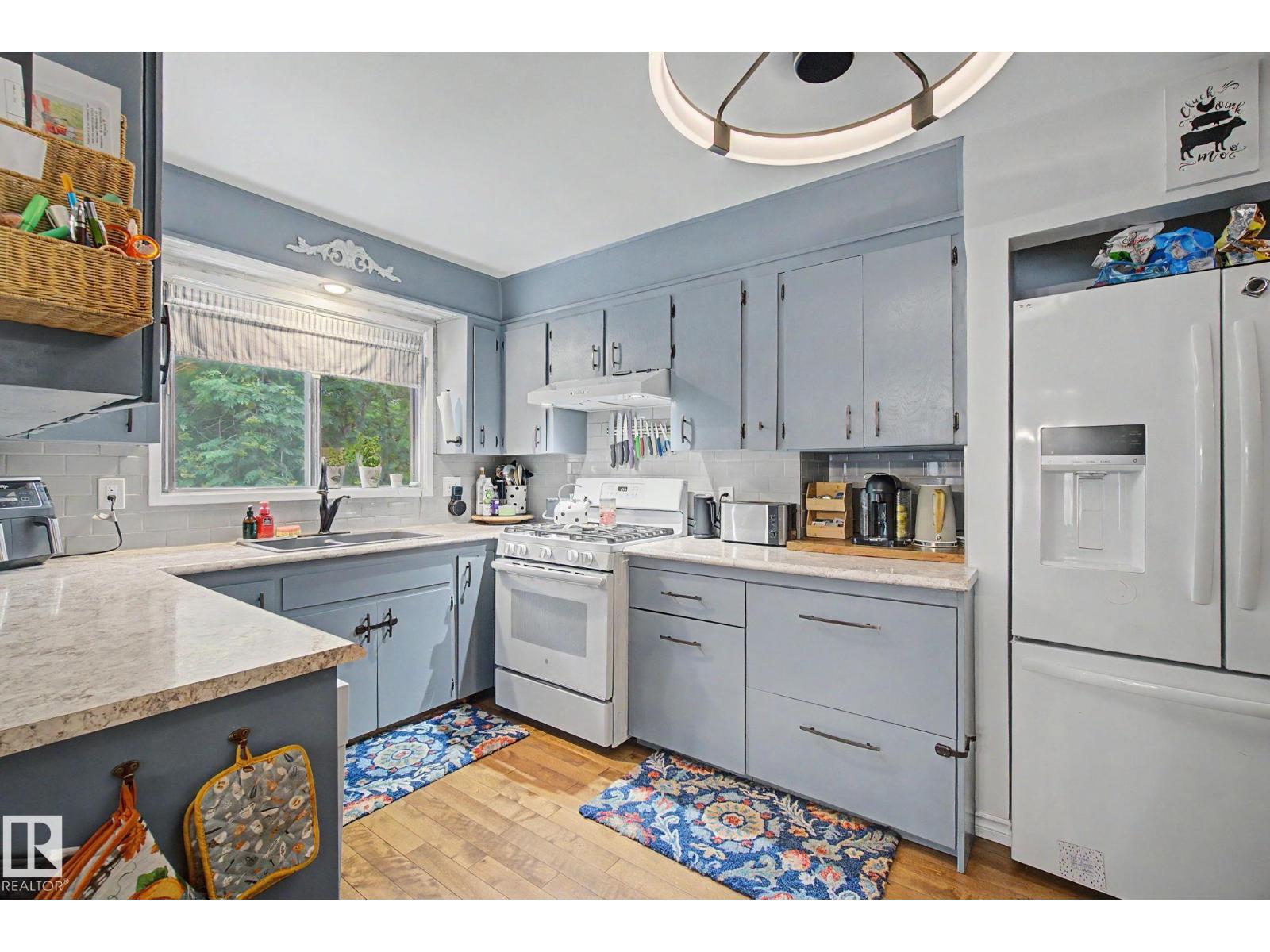 7712 159 ST NW - 7