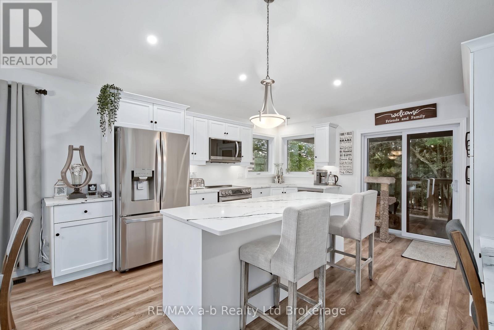 305 ROBINSON STREET - 8